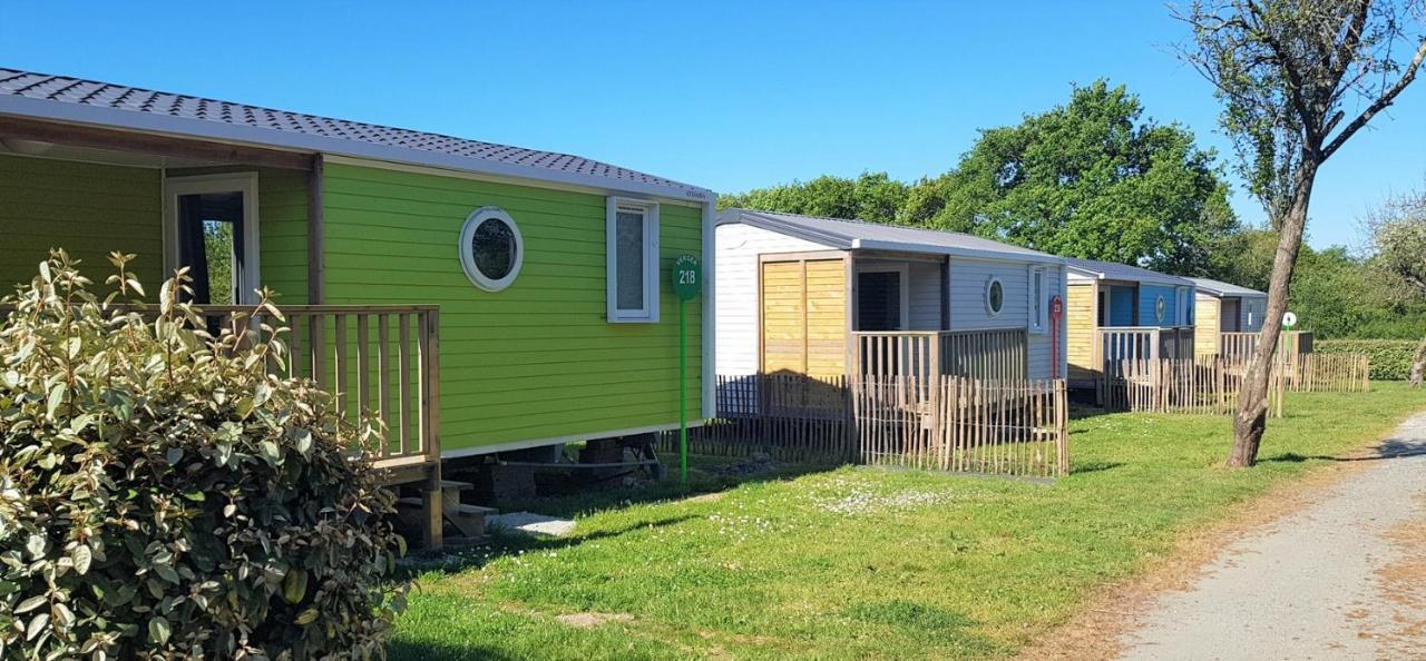 Camping Insolite Le Haut Village Saint-Michel-Chef-Chef Exterior foto