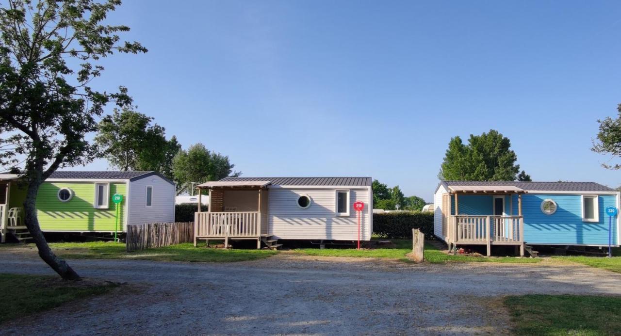 Camping Insolite Le Haut Village Saint-Michel-Chef-Chef Exterior foto