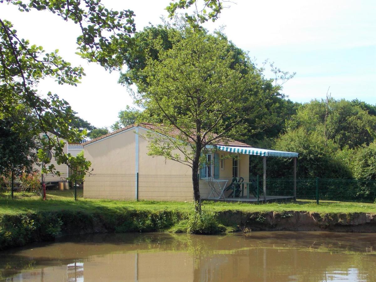 Camping Insolite Le Haut Village Saint-Michel-Chef-Chef Exterior foto