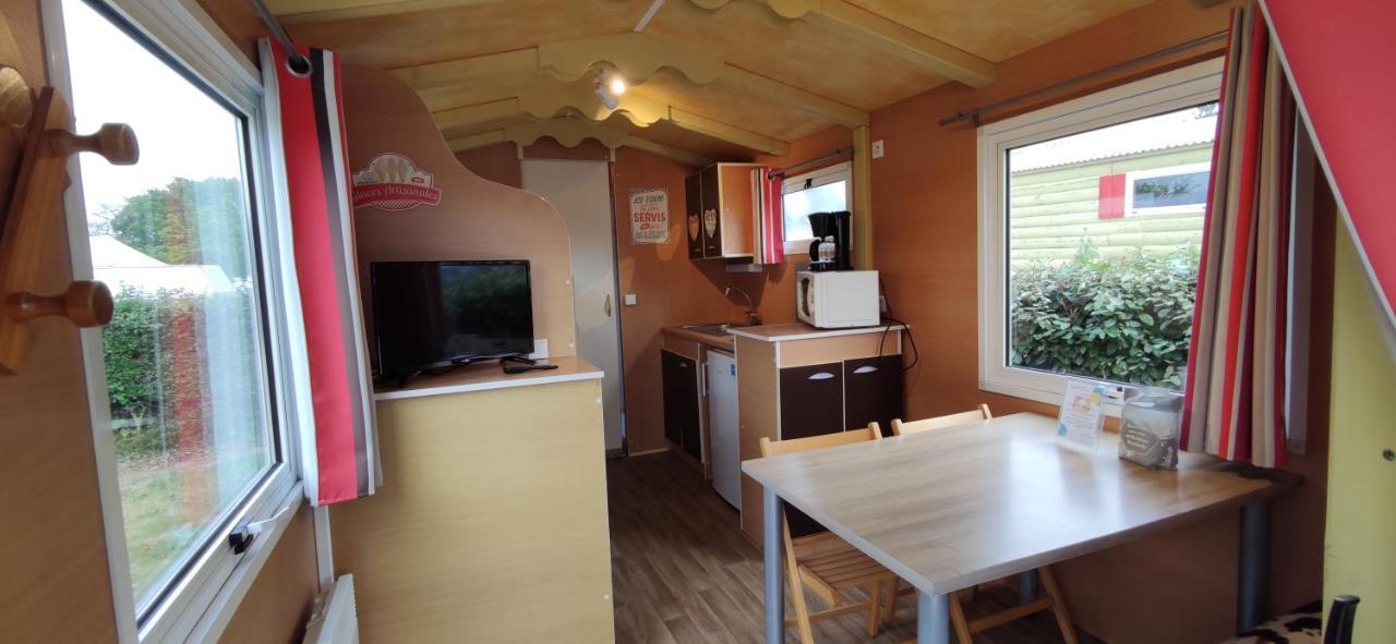 Camping Insolite Le Haut Village Saint-Michel-Chef-Chef Exterior foto