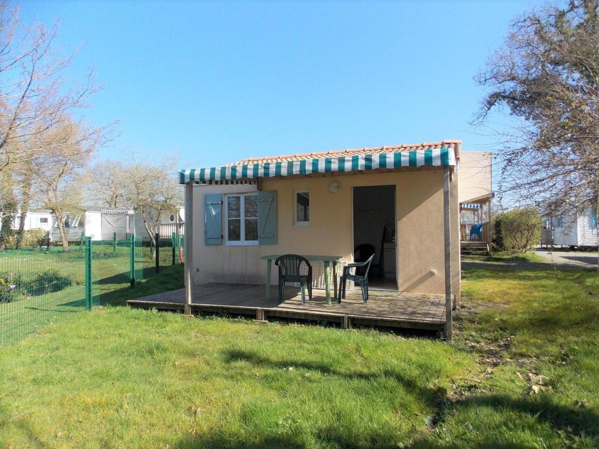 Camping Insolite Le Haut Village Saint-Michel-Chef-Chef Exterior foto
