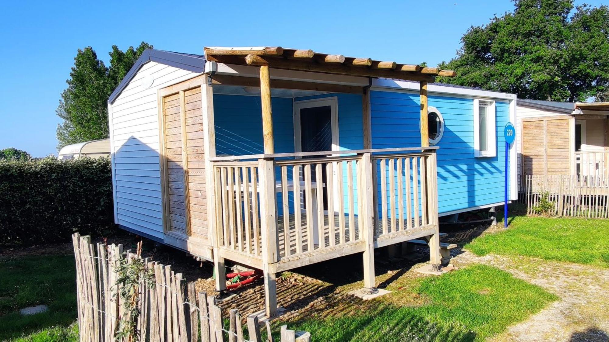 Camping Insolite Le Haut Village Saint-Michel-Chef-Chef Exterior foto