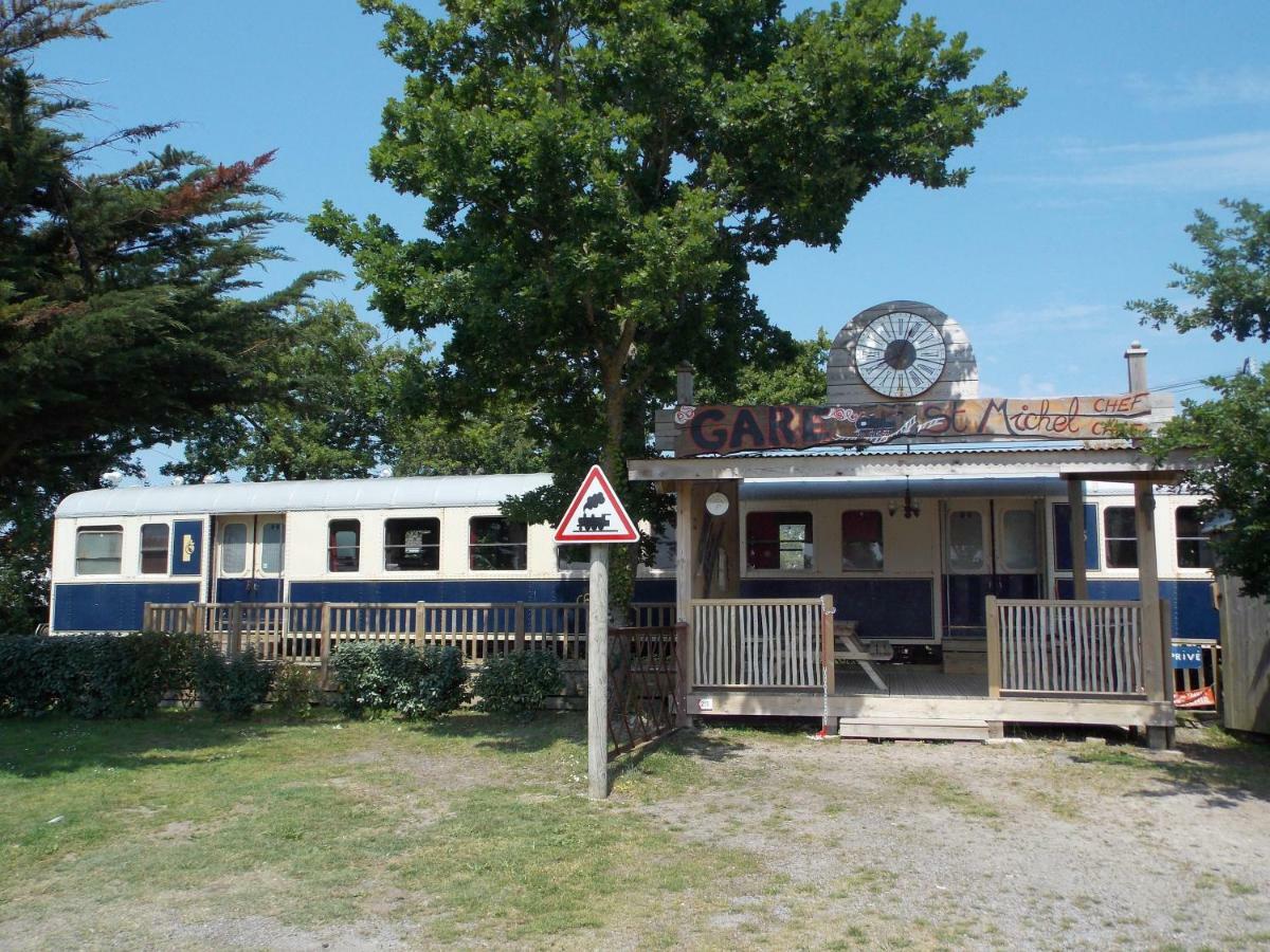 Camping Insolite Le Haut Village Saint-Michel-Chef-Chef Exterior foto