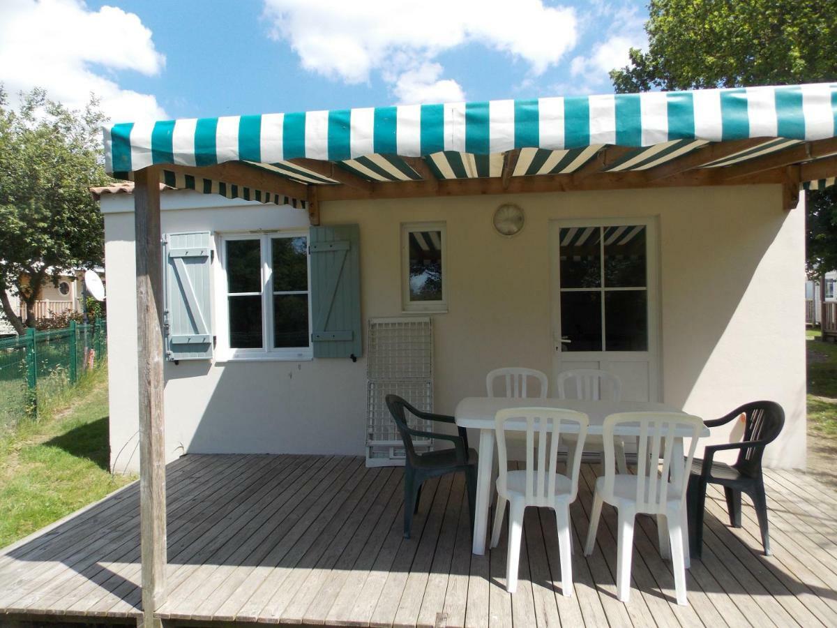 Camping Insolite Le Haut Village Saint-Michel-Chef-Chef Exterior foto