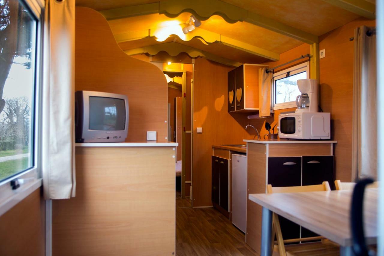Camping Insolite Le Haut Village Saint-Michel-Chef-Chef Exterior foto