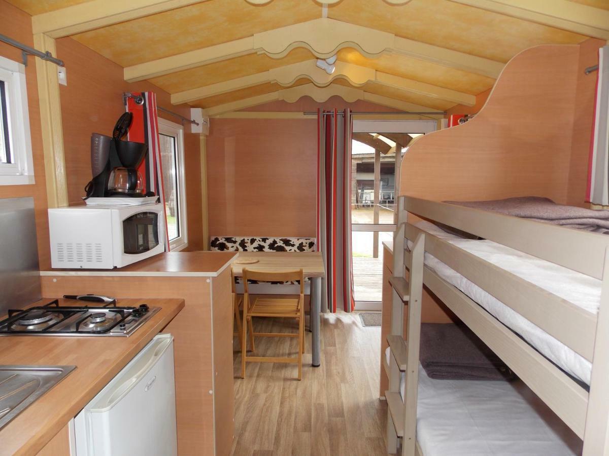 Camping Insolite Le Haut Village Saint-Michel-Chef-Chef Exterior foto