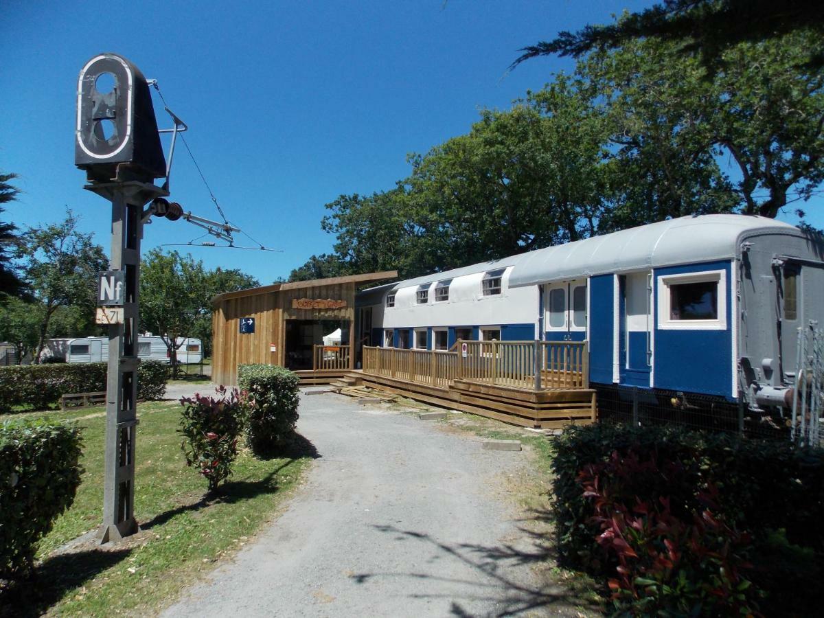 Camping Insolite Le Haut Village Saint-Michel-Chef-Chef Exterior foto